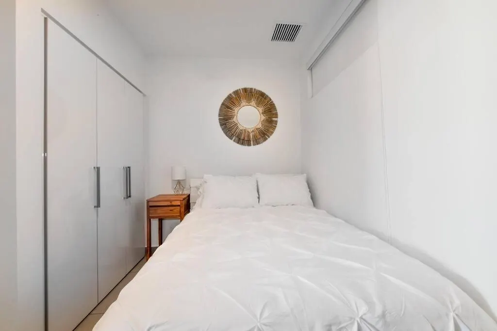 *New* 2Bd 2Bath Apt With Ocean View, Pool, Gym Daire Oranjestad